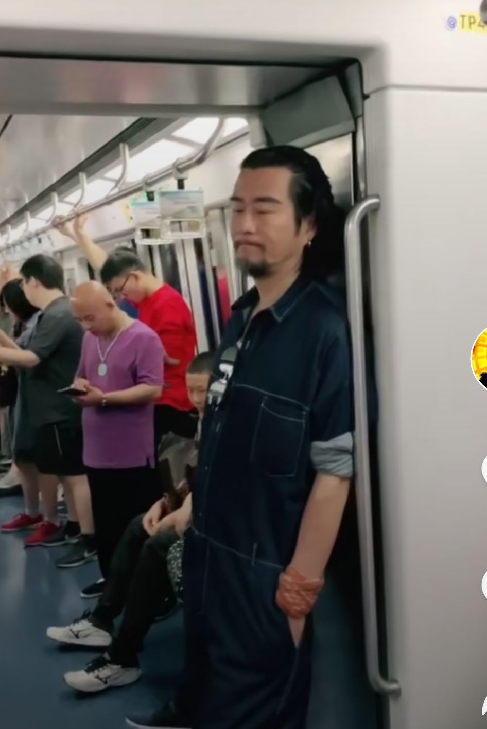 孙兴现实生活照,孙兴豪华游艇上打碟