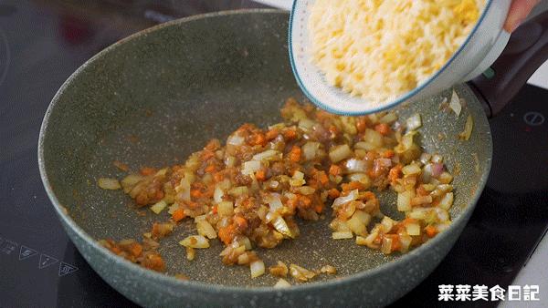 蛋炒饭这样做真好吃,10分钟蛋炒饭