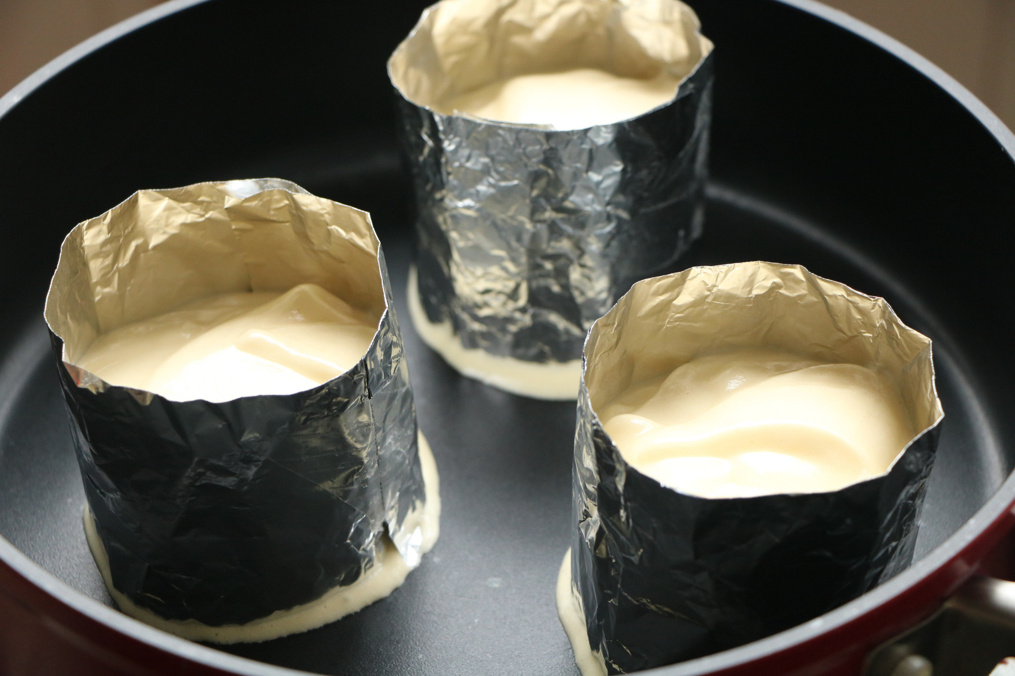 鸡蛋面粉这样做太好吃了，不用烤箱平底锅就搞定，无油无水超解馋