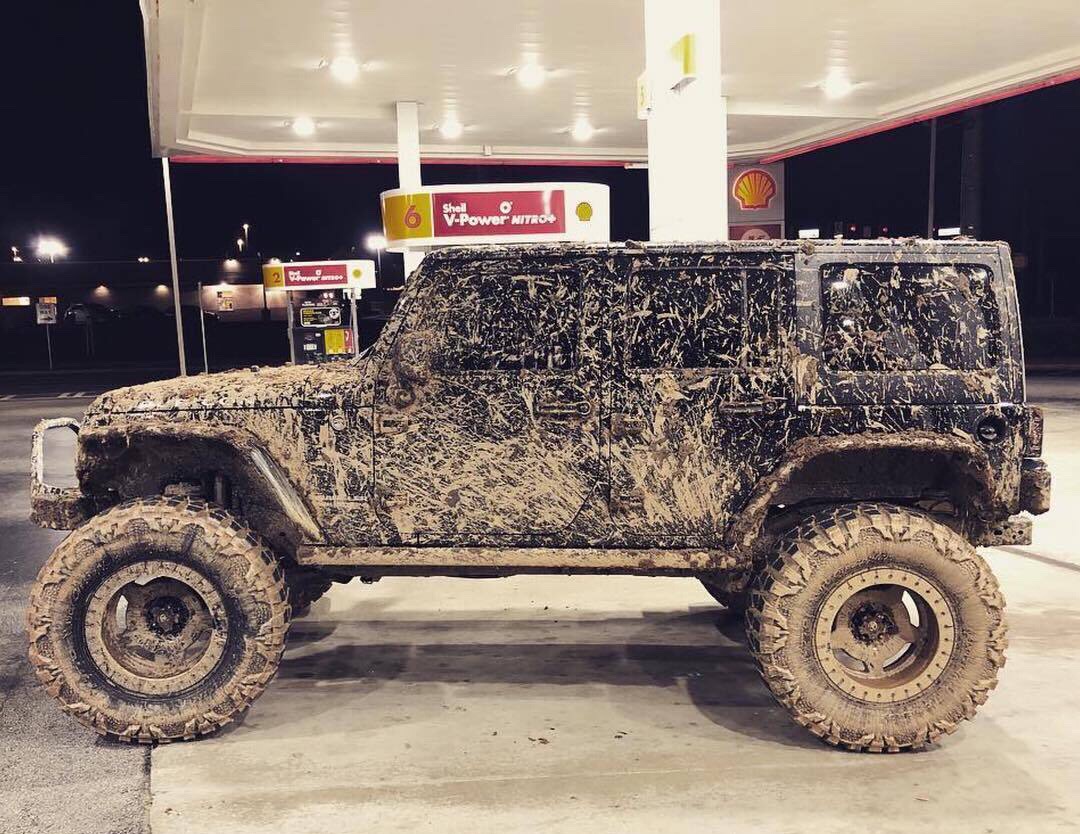 该买越野车还是轿车,到底该不该买车