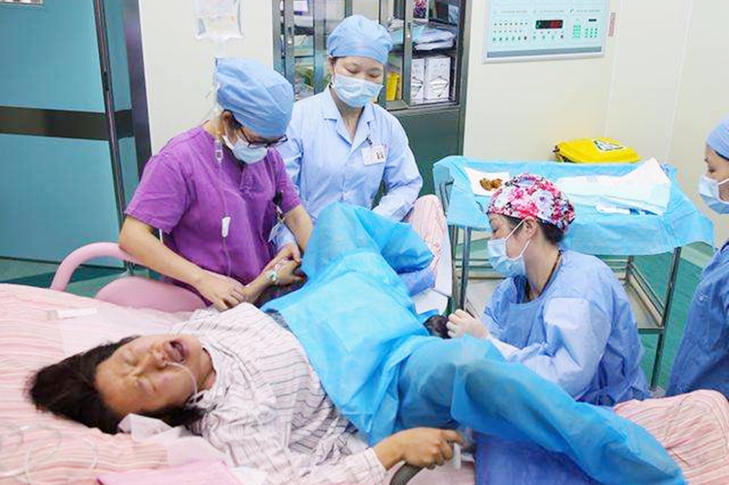 妻子刚生完孩子丈夫就谋划离婚,妻子刚生完孩子丈夫就家暴