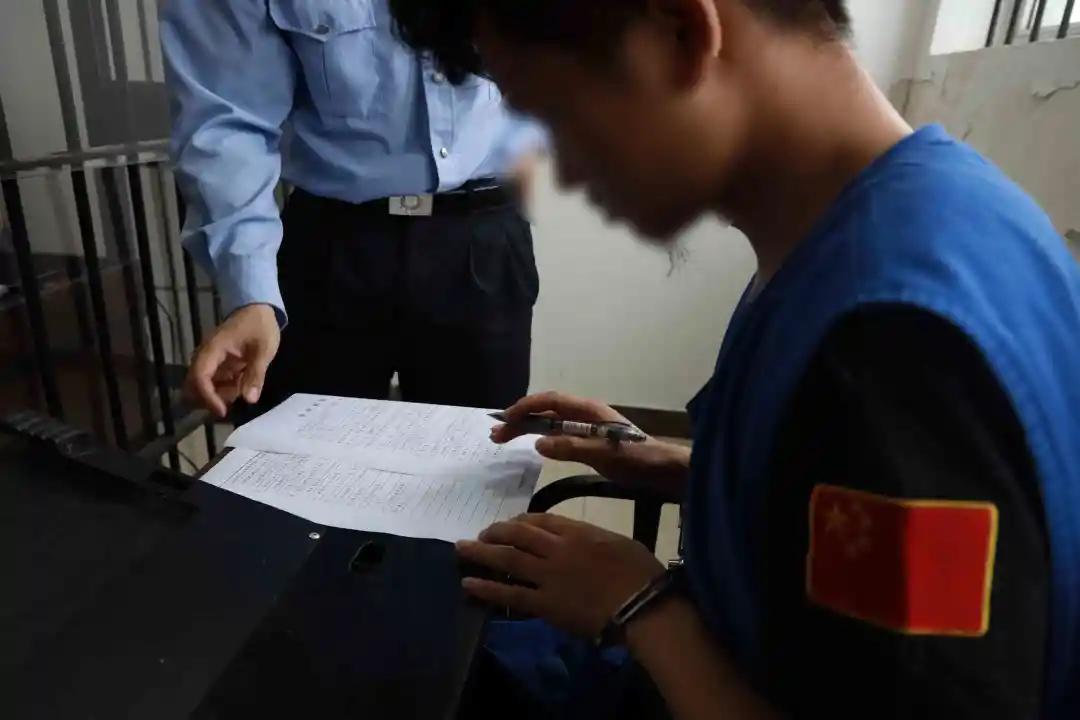 最近抓的外汇诈骗案件,最新上海警方捣毁外汇交易平台