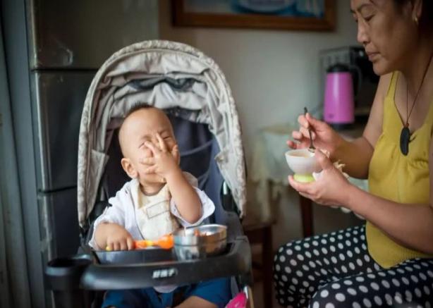 解决孩子不吃饭的10个方法,孩子不吃饭怎么办一招就搞定视频