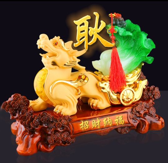 招财辟邪金色貔貅头像,背上有金元宝的貔貅招财纳福