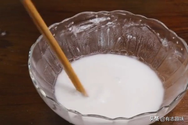 自制不用洗面的凉皮懒人方法,不用揉面不用洗面的凉皮做法