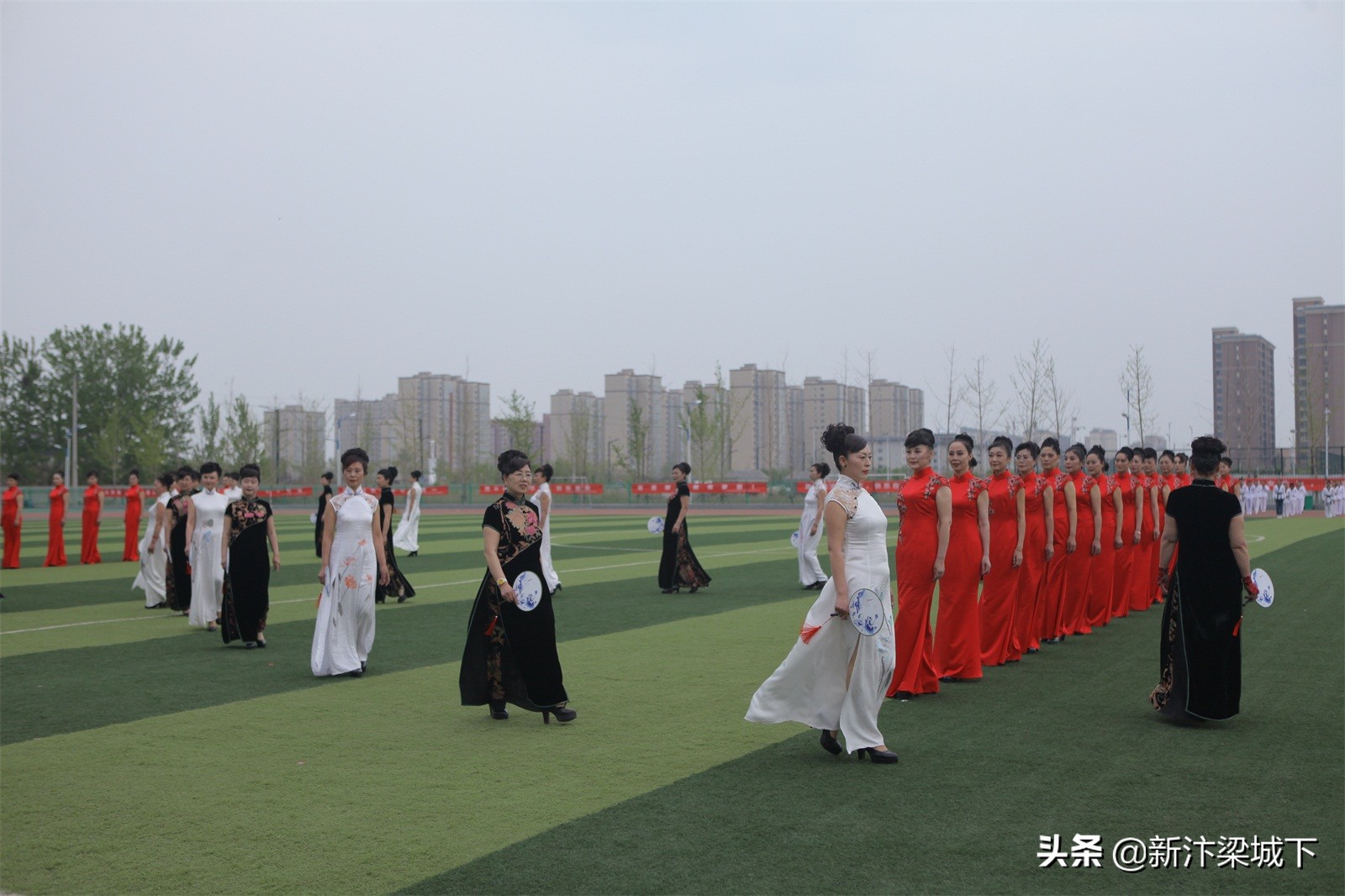 开封市女子足球赛,开封市首届女子足球赛开幕式