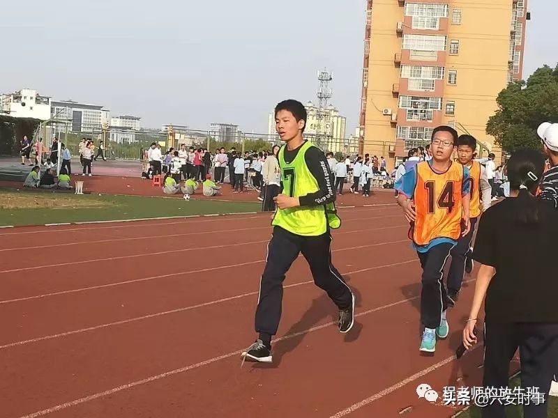 逐梦赛场，群英荟萃，二中健儿赛场展英姿；同心协力，奋勇拼搏，牛犊小将逆境创佳绩