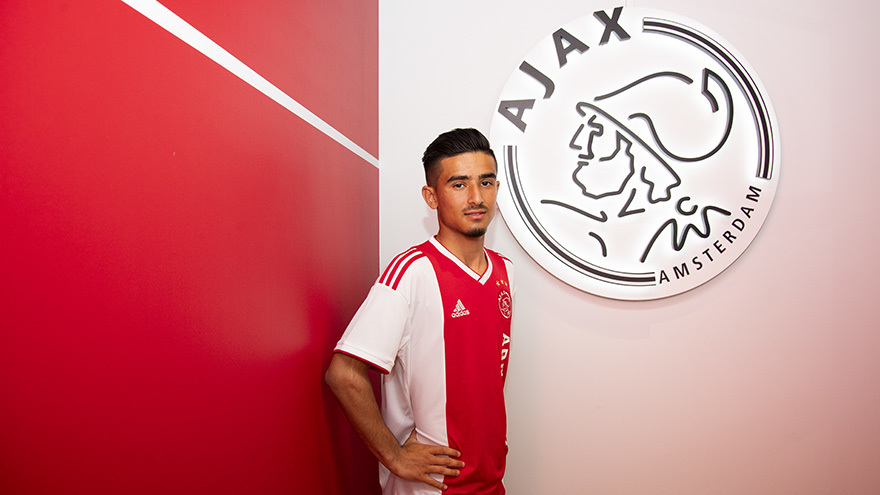 巴萨伊涅斯塔欧冠逆转晋级,巴萨球队新成员