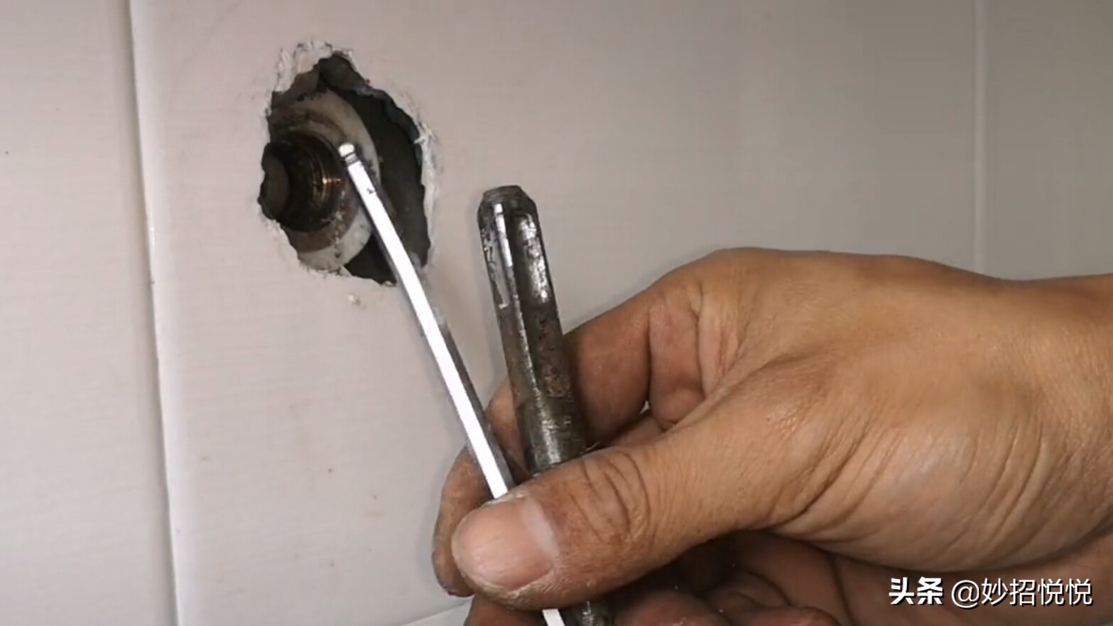 水龙头断在墙里怎么维修,水龙头断墙壁里了怎么更换