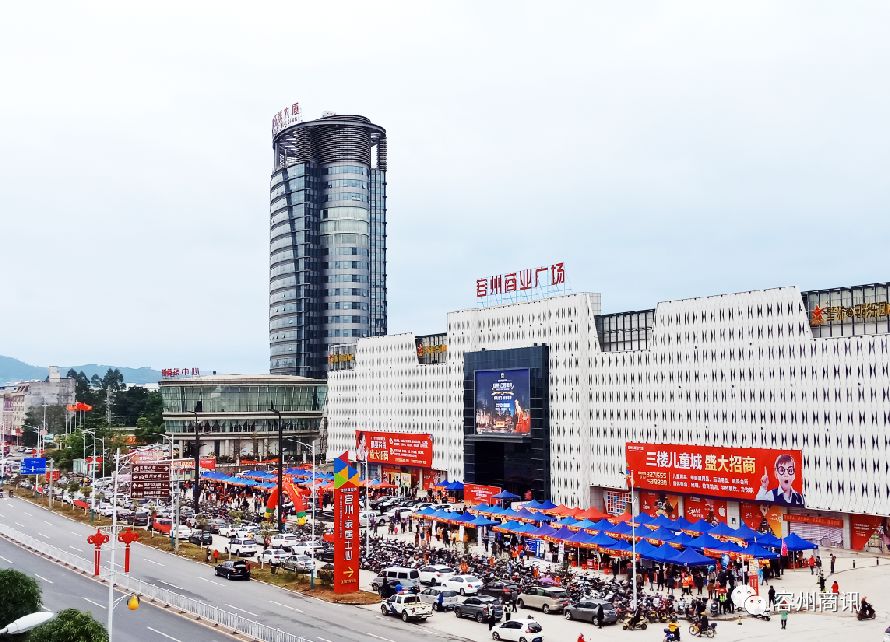 展销会会场人声鼎沸盛况空前,盛大开业场面火热