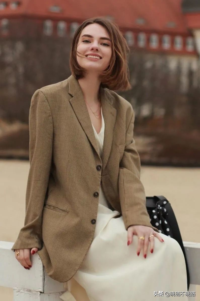 春夏流行这4件西装裙子优雅高级,短西装裙子春天这样穿美爆了