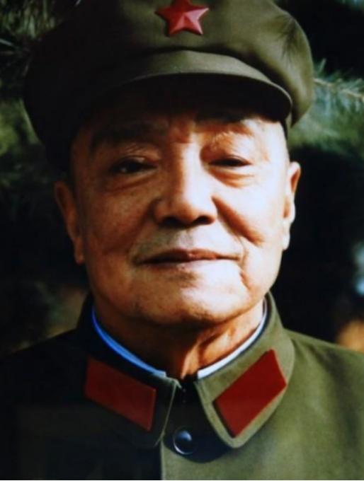 上将张震，78岁时要退休，*小平邓**：比我小10岁，还可以再干一届