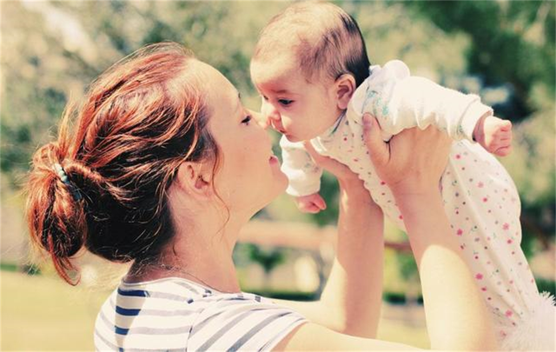 人都是女性生的，在人类出现前，世界上第一个女性是从哪里来的？