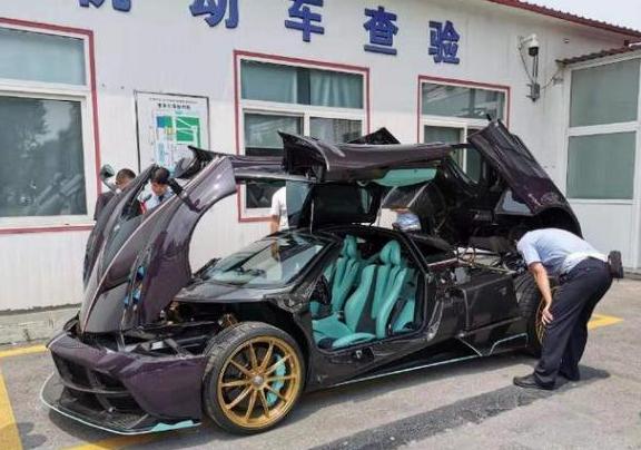 3800万的帕加尼风神，去天津上牌引关注，工作人员：不知道咋搞