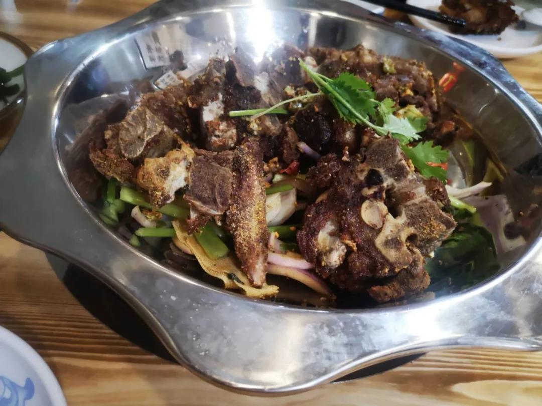 陵西街又换新餐厅“金手勺”“桥头排骨”两家评测