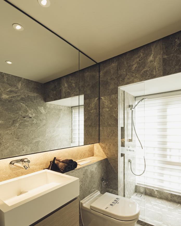 家里卫生间小怎么解决,两个卫生间太小解决方法