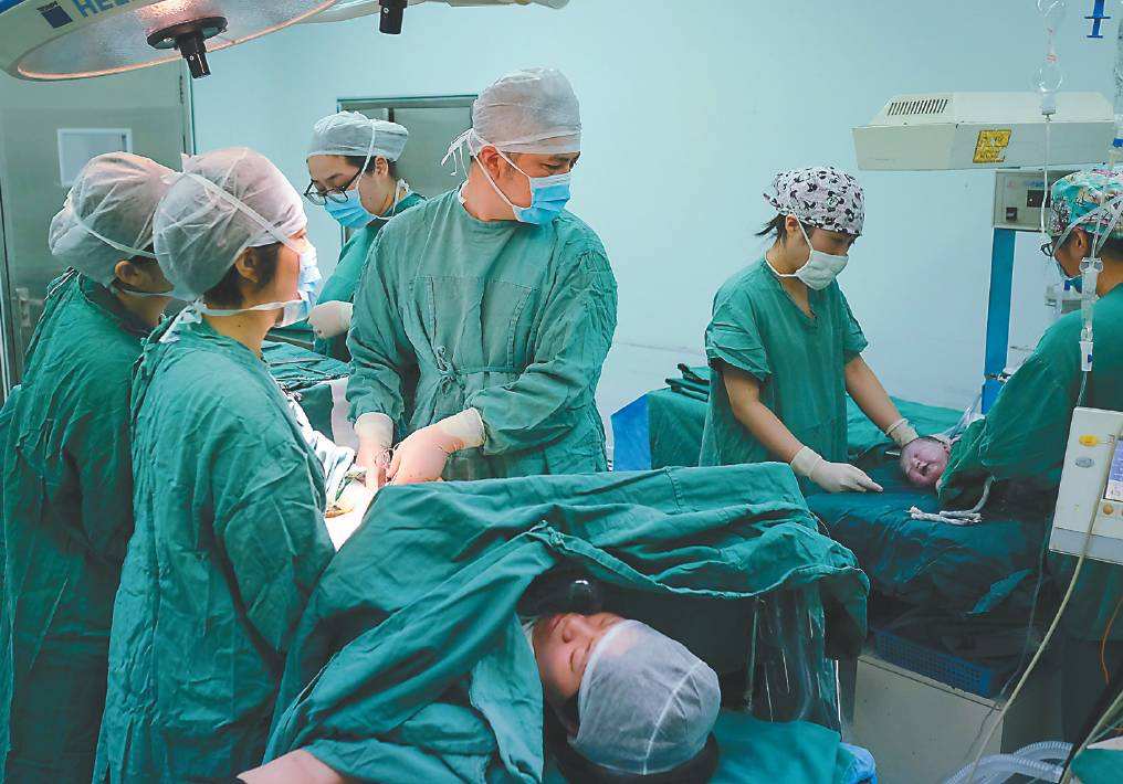 孕妈生宝宝痛得大叫,孕妈生娃十级痛感觉