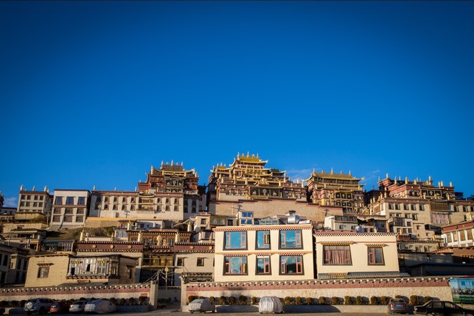 消失的地平线上的“香巴拉”和“女儿国”（二）