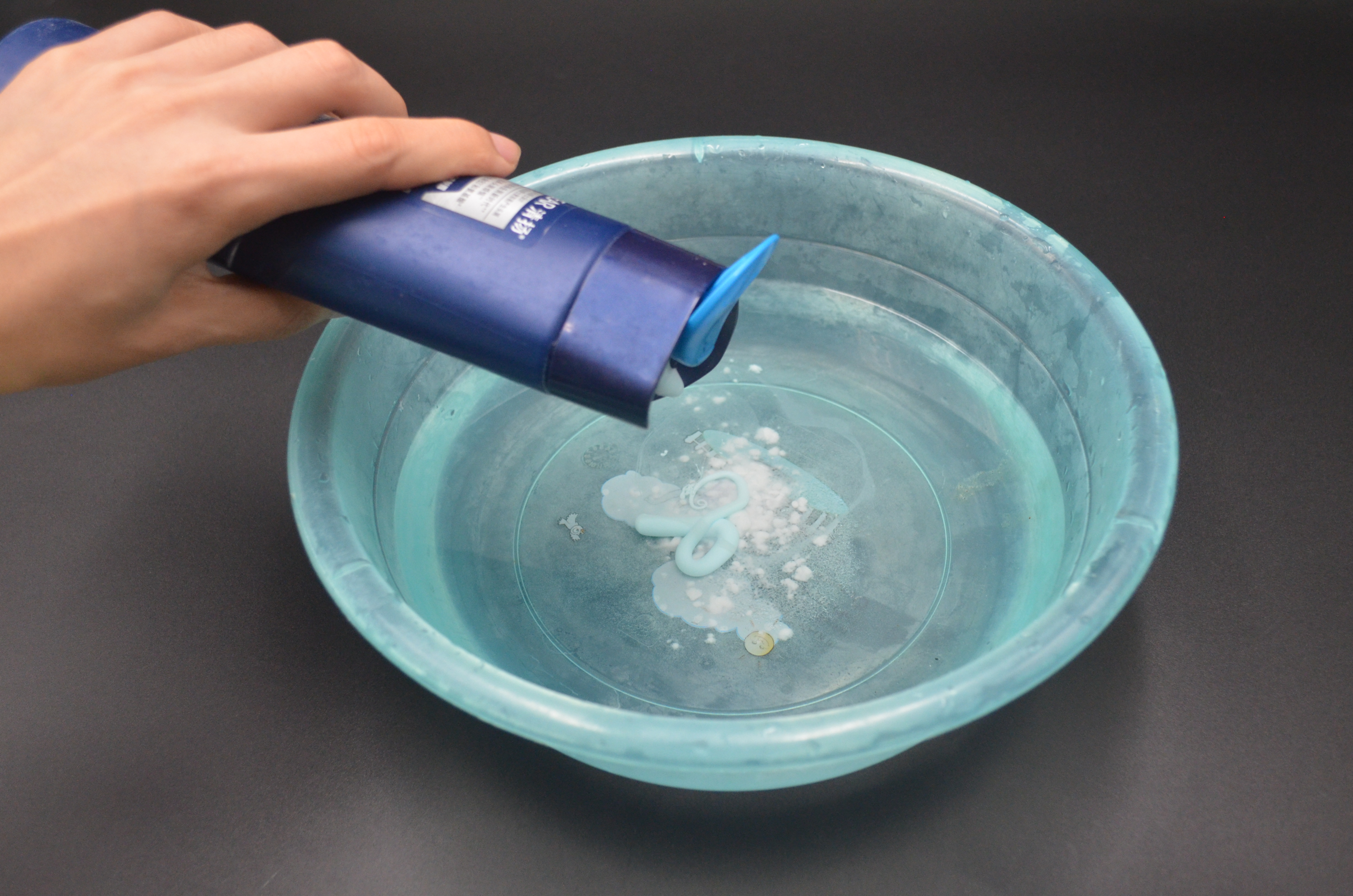 水洗毛呢大衣的正确清洗方法,毛呢大衣自己怎么洗像干洗过