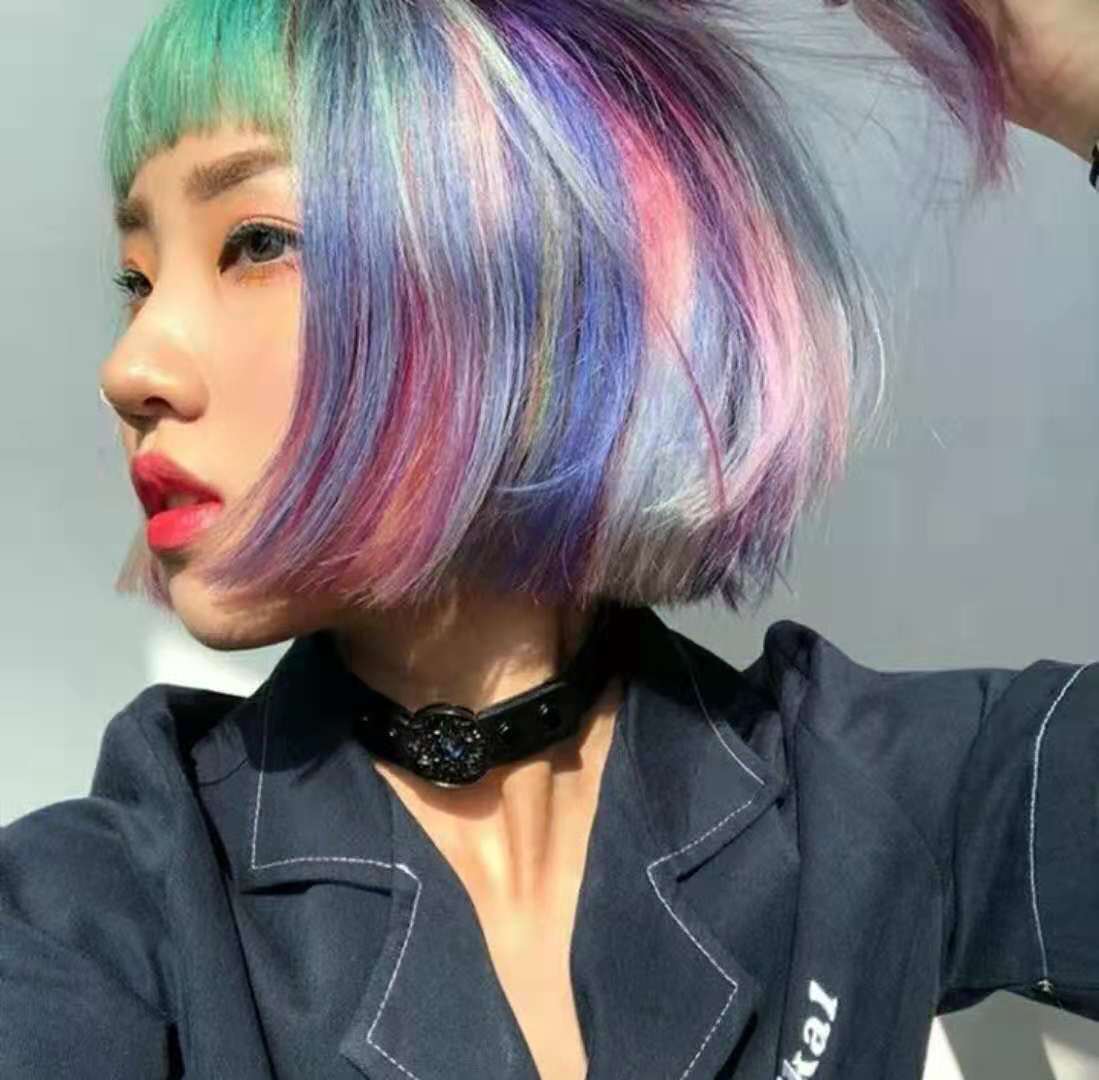 染过黑色的头发还能染酒红,染黑的头发适合改什么颜色