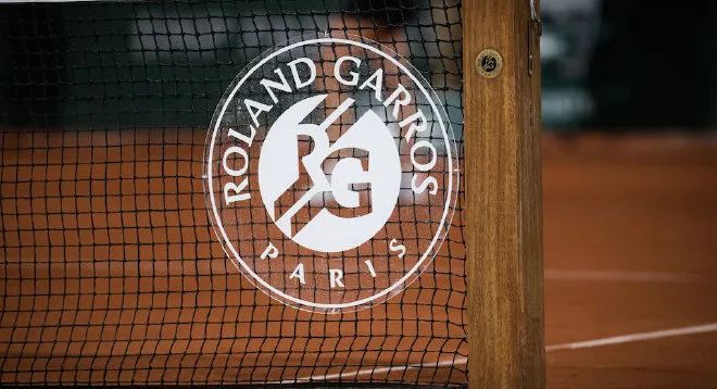 一黑到底，波兰新星法网登顶；包揽冠亚军，瑞士网球后继有人