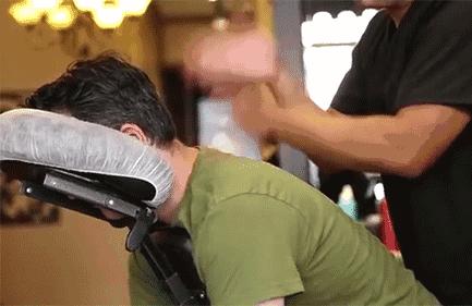 随身携带的颈椎按摩师，恒温42℃，15级力度调节，坐着躺着都能用