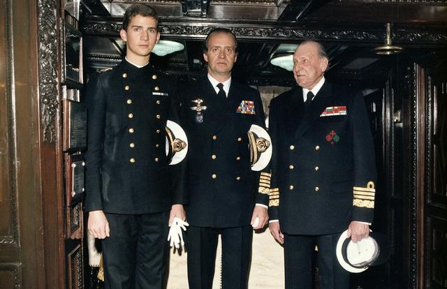 莱蒂齐亚最新着装,莱蒂齐亚穿旧衣服