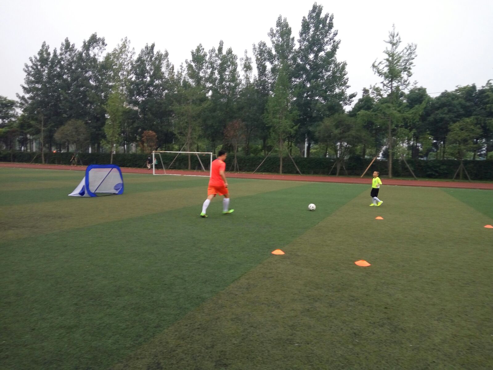 小小少年足球教学,青少年足球成长之路