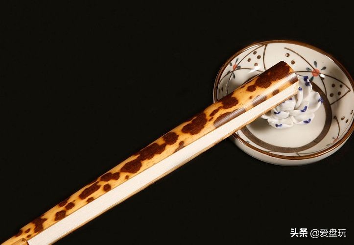 折扇一般在几块钱内,30的折扇和上百的折扇的区别