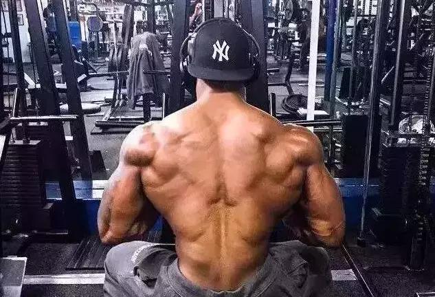 男士身材倒三角怎么练的,想练成倒三角身材应该锻炼哪