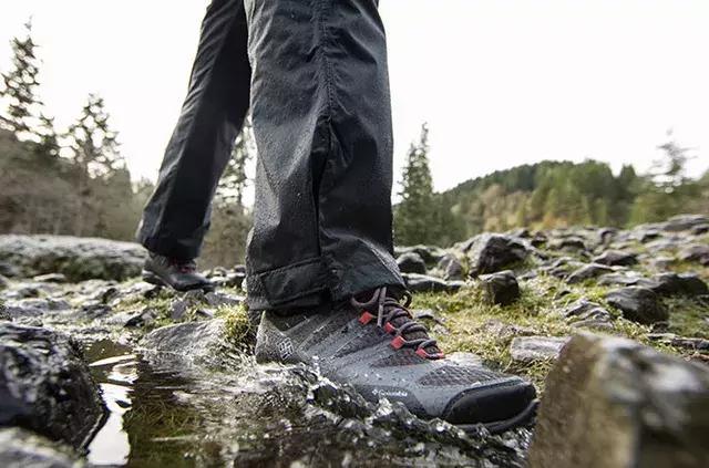 户外运动选择什么鞋,户外运动脚扭伤处理方式