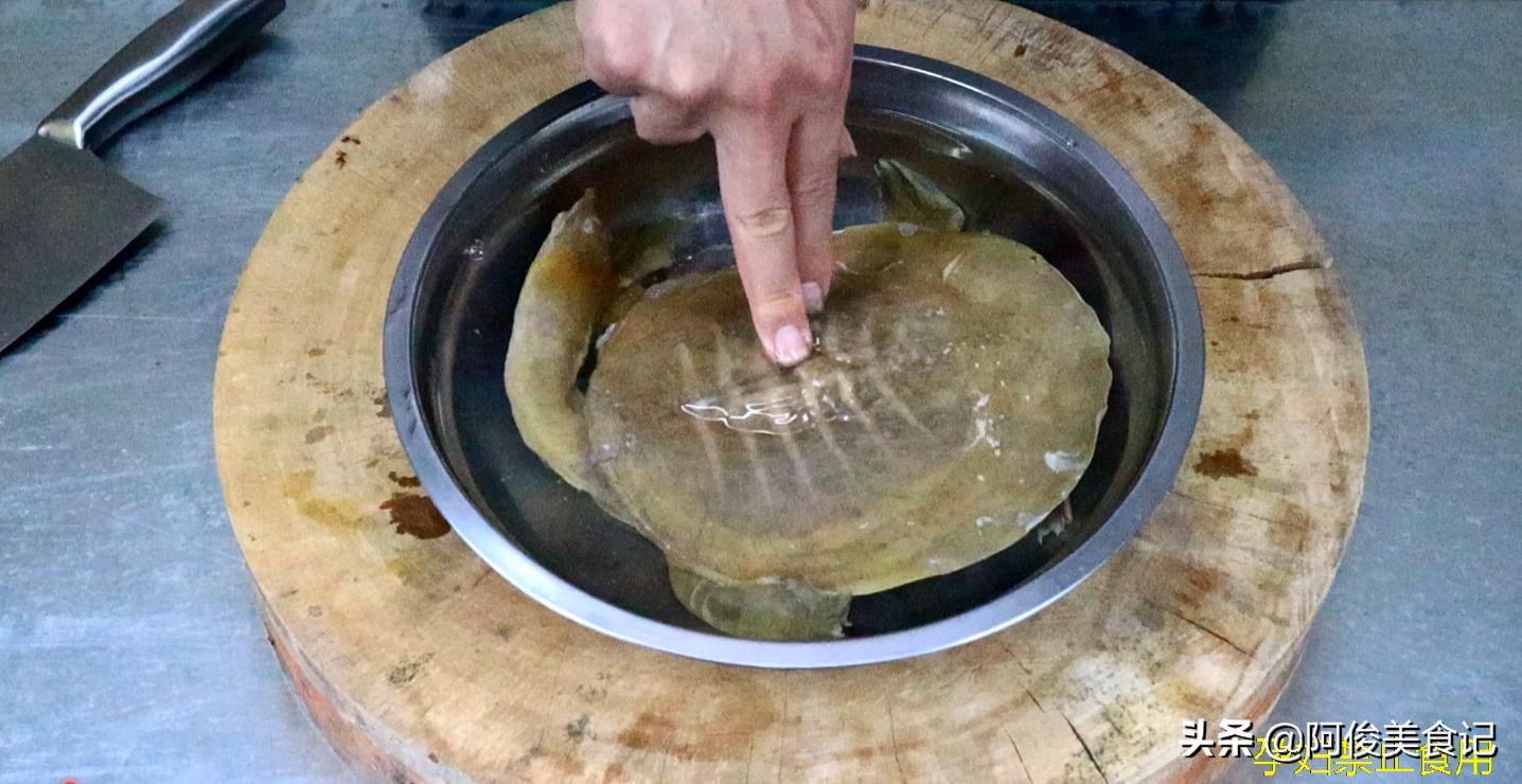 大厨清炖甲鱼最正宗的做法,甲鱼如何宰杀和做甲鱼汤
