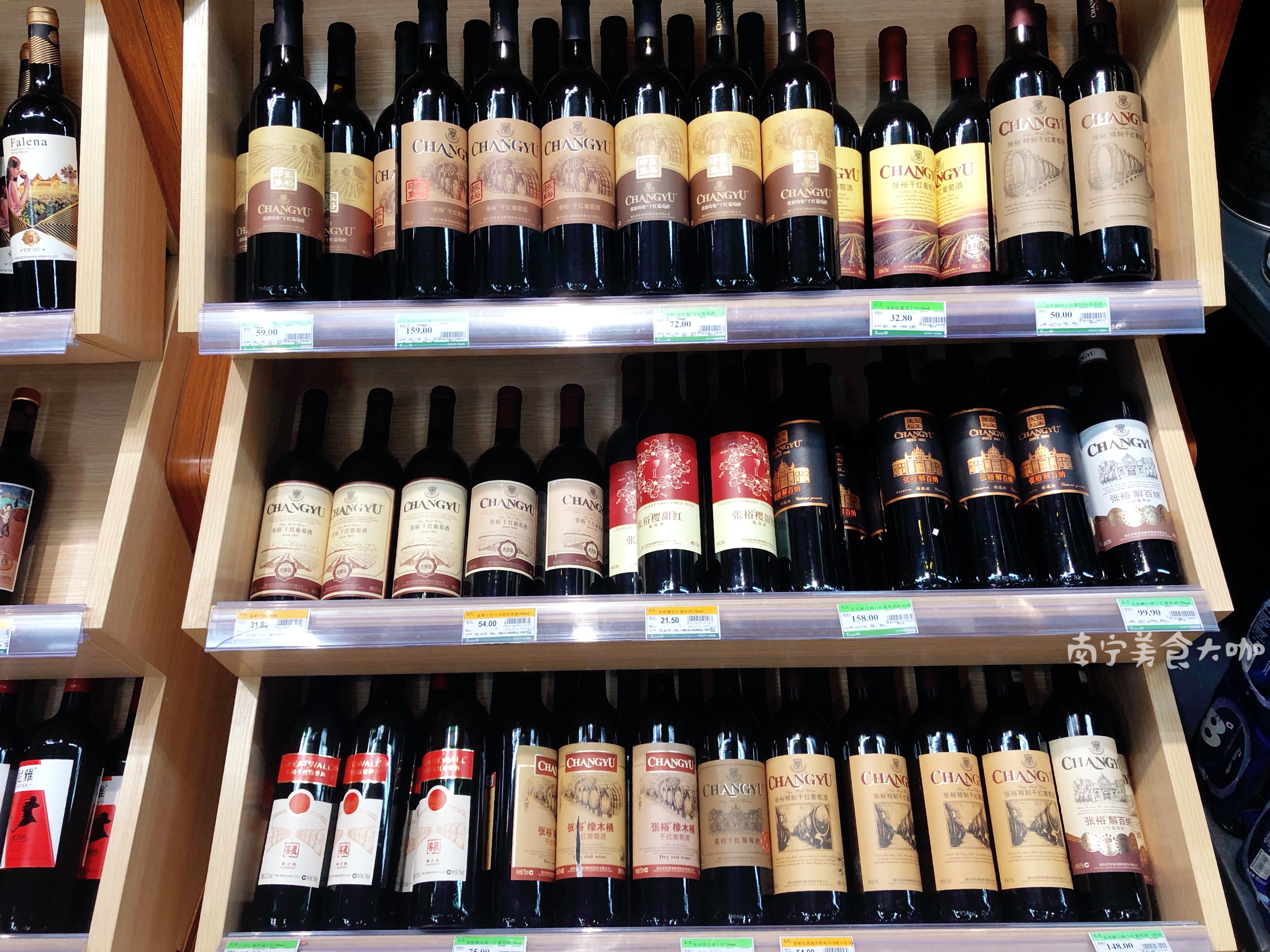 全英文的背标红酒是假酒吗,瓶身全英文红酒