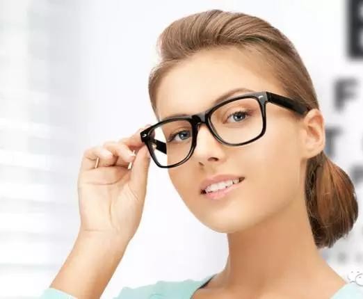 名牌眼镜断了怎么修复,眼镜断了能修复吗