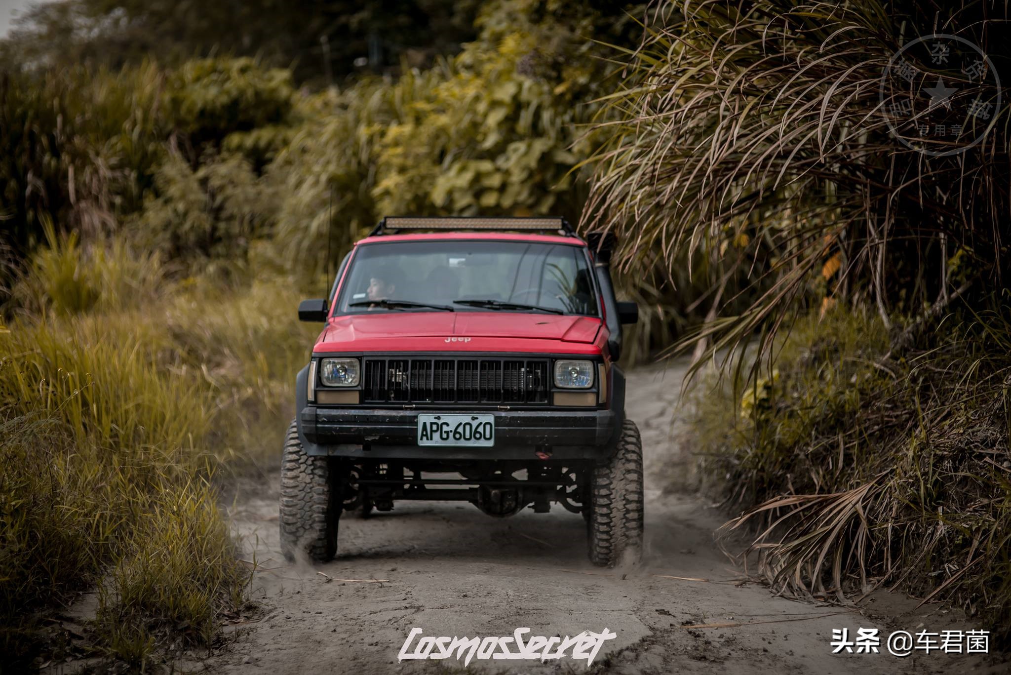 2014吉普切诺基4x4价格,老款吉普大切诺基4x4