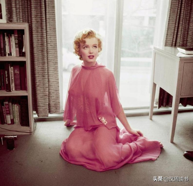 玛丽莲梦露粉红色裙子,老照片1950年代的玛丽莲梦露