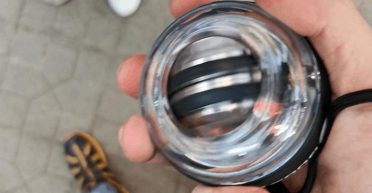 搬砖累了活动一下筋骨,搬砖别忘了运动