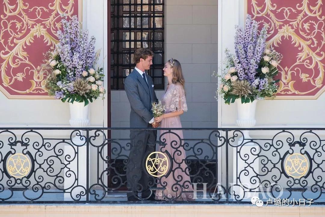 摩纳哥王妃终于精心打扮,摩纳哥最美王妃穿衣搭配