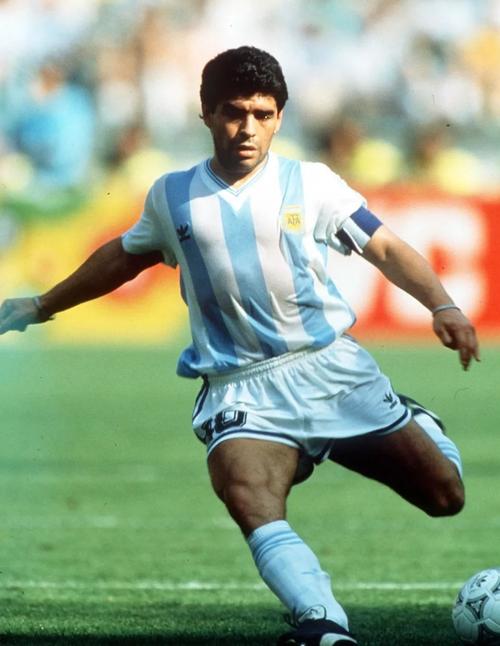 迭戈阿尔曼多马拉多纳,迭戈阿曼多马拉多纳实况足球