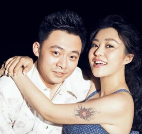 3次被“爱情”抛弃，因“全裸”出镜一举成名，如今成为单亲妈妈