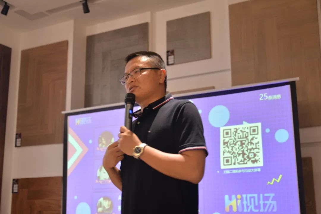 这里聚集了众多好色之徒，他们皆为美色而来