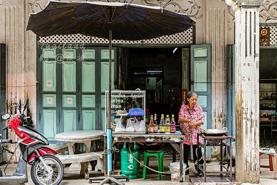 在泰国的“宝石之都”，珠宝街像菜市场，宝石摆地摊上出售