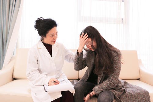 自然流产孕囊排出后需要注意什么,怀孕初期自然流产都有什么原因