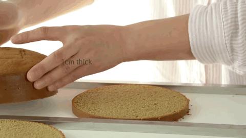 好吃的只有奶油的爆浆蛋糕,罗森摩卡芋泥味奶油蛋糕