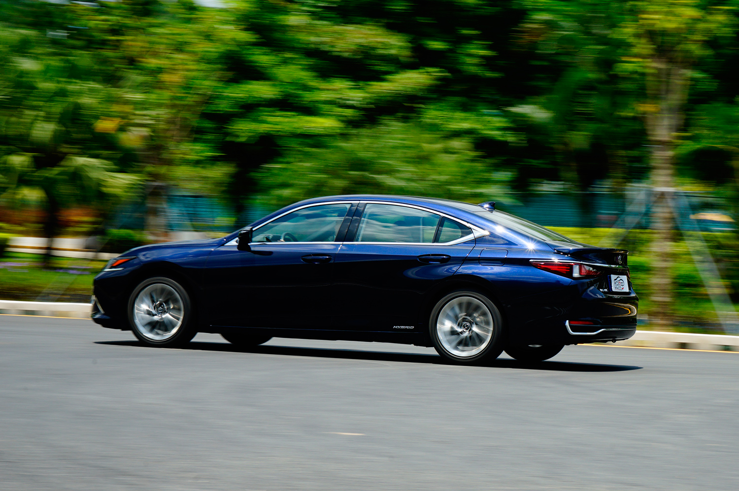 奥迪a6l和雷克萨斯es300h哪个保值,2022款雷克萨斯es300h臻享版试驾