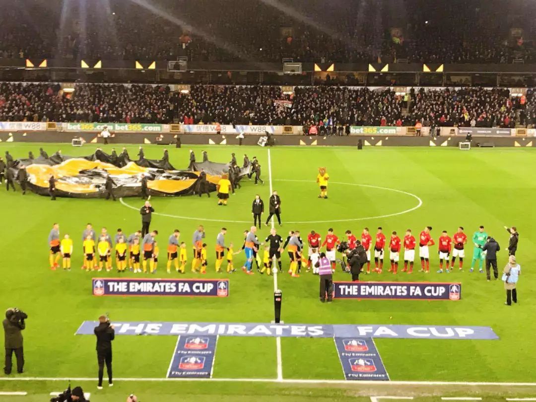 十天里，我在英国看的四场足球赛，竟然有些中国味？|三明治