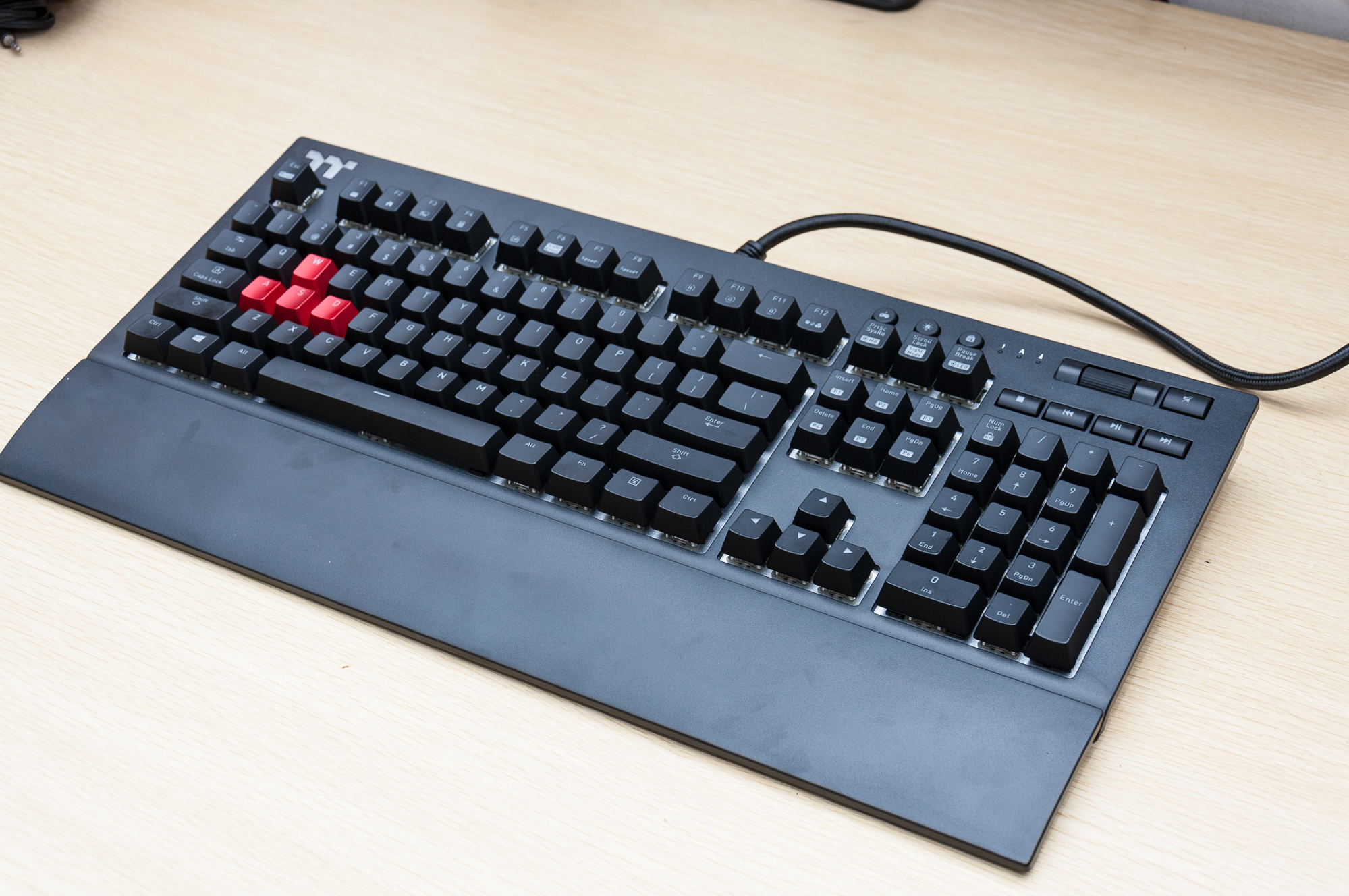 星脉x1银轴键盘开箱,血手光轴机械键盘评测