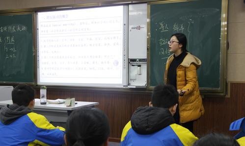 老师上课戴扩音器有什么坏处,戴扩音器上课对教师有什么危害