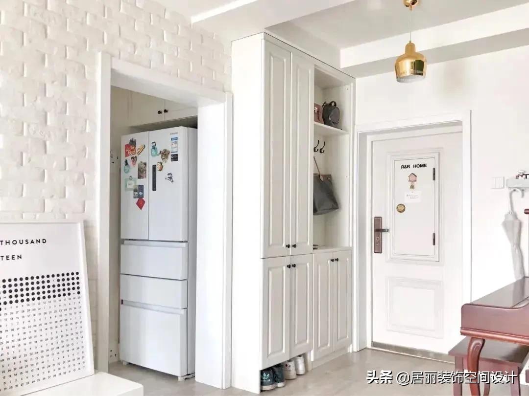 进门鞋柜设计图2022款现代风玄关,一进门就是客厅和餐厅玄关鞋柜