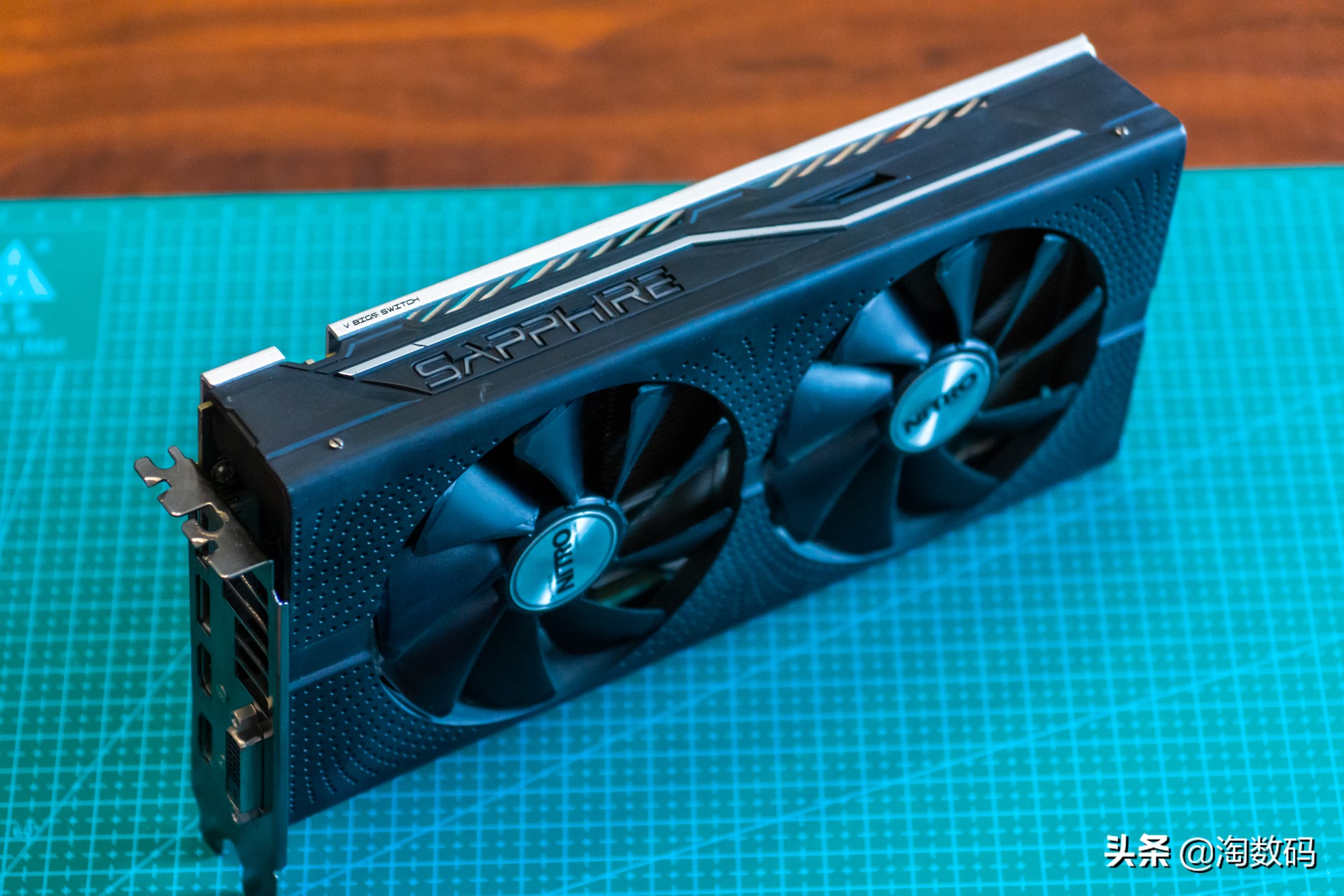 rx580蓝宝石8g超白金吃鸡测试,rx580满血版相当于哪个显卡